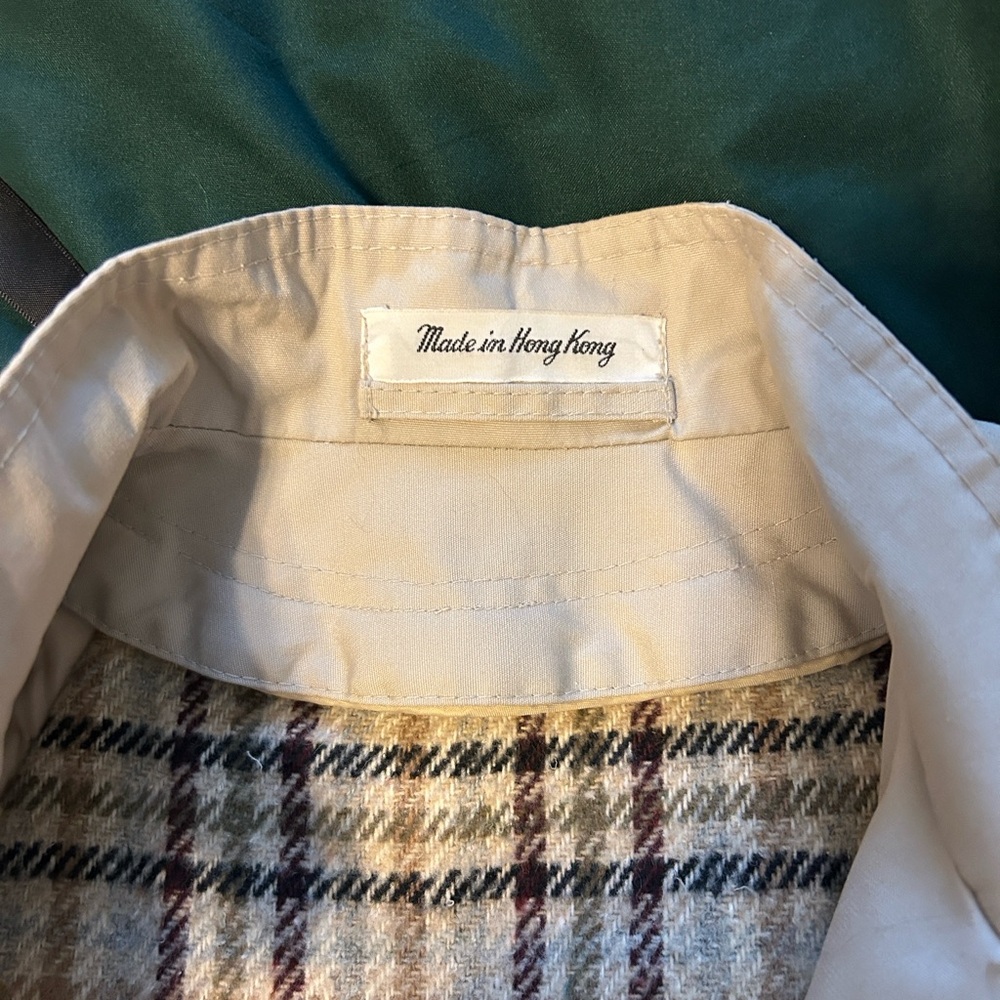 Vintage Rain Shredder women’s trench coat. Liner can be removed. - Picture 4 of 5